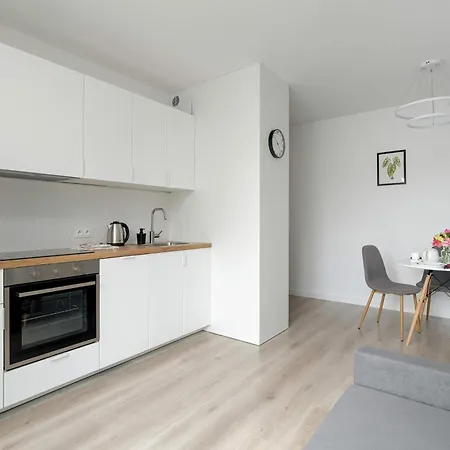 Modern Janickiego For 2 Adults And 2 Children With Parking Near Mtp By Renters Познань