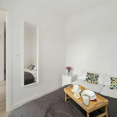 Modern Janickiego For 2 Adults And 2 Children With Parking Near Mtp By Renters Апартаменты Познань