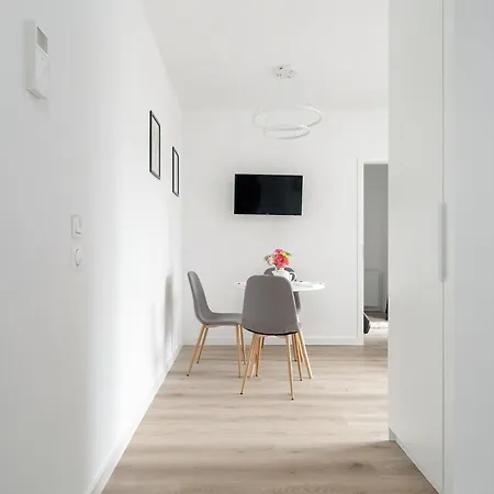 Apartment Modern Janickiego For 2 Adults And 2 Children With Parking Near Mtp By Renters Poznan